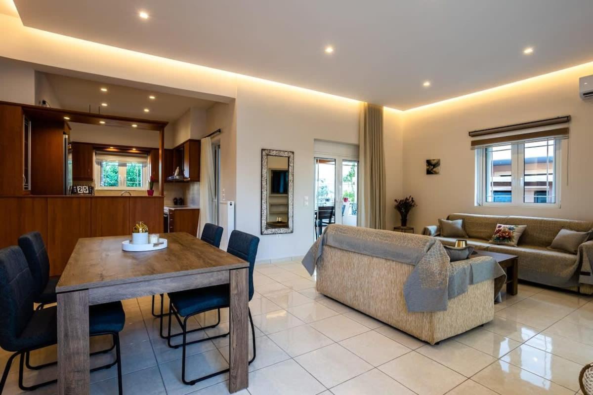 Filiatra Downtown Cozy Retreat - Homely Vibes Exterior foto
